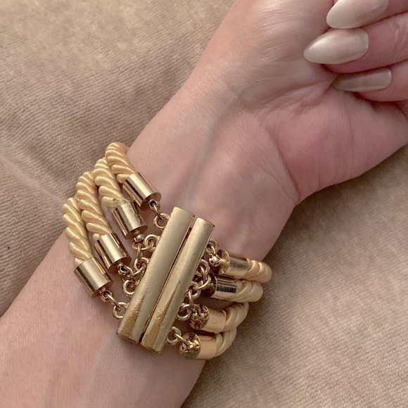 ✅Unique twisted rope bracelet in gold plated finish. Clasp is  magnetic. 💛 - Picture 2 of 5